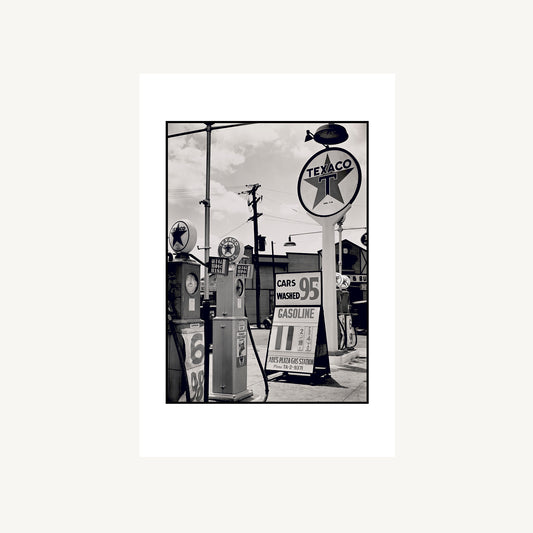 GAS STATION, TREMONT STREET, THE BRONX | Berenice Abbott